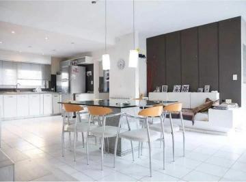 Casa · 300m² · 11 Ambientes · 2 Cocheras · Casa en Venta Urca 4 Dorm. 3 Baños 2 Cocheras con Pileta