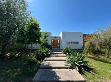 Casa · 140m² · 4 Ambientes · 4 Cocheras · Casa en Barrio Cerrado Alvear de Benavidez Tigre Interno 3 Dorm.