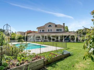 Casa · 303m² · 7 Ambientes · 1 Cochera · Casa en Venta en Los Tacos
