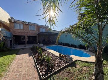 Casa · 170m² · 5 Ambientes · 2 Cocheras · Casa en Venta con Galpòn