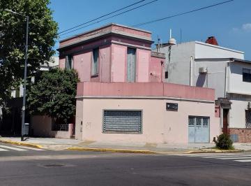 Casa · 157m² · 4 Ambientes · 1 Cochera · Casa Lote Propio, Esquina Mucha Luz!