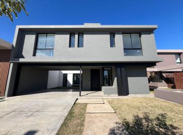 Casa · 240m² · 3 Dormitorios · Venta - Ultimas Casas 3 Dorm. 3 Baños en La Luisita