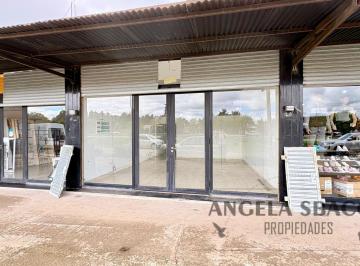Local comercial · 60m² · Local en Alquiler Permanente en Parada Robles Centro.