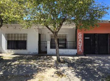 Casa · 80m² · 4 Ambientes · 1 Cochera · Casa Multifamiliar /lote 345 M²/ph 3 y 2 Amb, Catan.