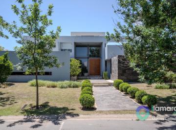 Casa · 486m² · 3 Dormitorios · 2 Cocheras · Fincas del Sur La Última Casa del Arq. Togo Díaz