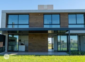 Casa · 220m² · 6 Ambientes · 2 Cocheras · Casa 4 Dorm., 4 Baños, Piscina - Vida Barrio Cerrado - Funes Santa Fe | Venta