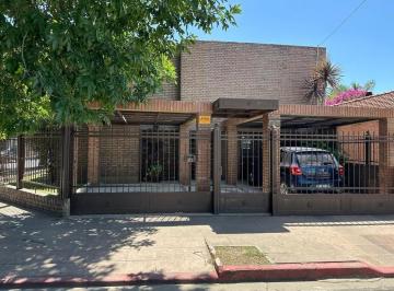 Casa · 312m² · 5 Ambientes · 4 Cocheras · Parque V Sarfs - Venta - Increible Propiedad! Recibe Dpto Menor