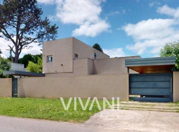 VIV-VIV-1919_2 · Casa en Venta 4 Dorm 50 Entre 9 y 10 Villa Elisa Vivani Pro