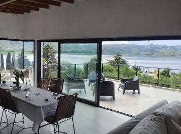 Casa · 300m² · 4 Ambientes · 3 Cocheras · Casa en Parque Siquiman