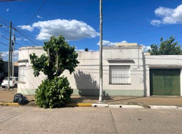 Casa · 120m² · 5 Ambientes · 1 Cochera · Casa en El Centro de Cañuelas en Calle Lara y Sarmiento