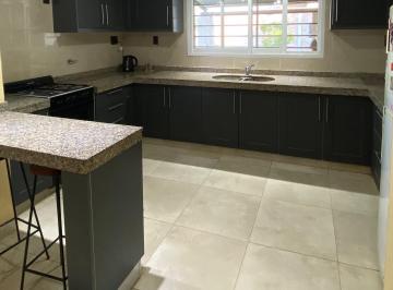Casa de 12 ambientes, Arroyo Leyes · Venta. - Hermosa Casa de 3 Dor. 3 Bañ. Jardines de La Costa