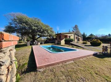 Casa · 210m² · 4 Ambientes · 2 Cocheras · Villa Los Aromos - Casa 3 Dorm. - Una Cuadra del Rio