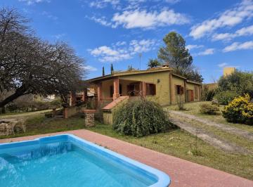 Casa · 210m² · 4 Ambientes · 2 Cocheras · Villa Los Aromos - Casa 3 Dorm. - Una Cuadra del Rio