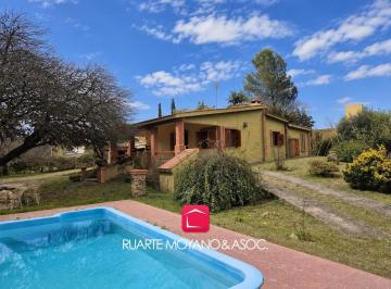 Casa · 210m² · 4 Ambientes · 2 Cocheras · Villa Los Aromos - Casa 3 Dorm. - Una Cuadra del Rio