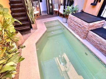 Casa de 6 ambientes, Quilmes · Casa con Patio, Pileta y Balcon