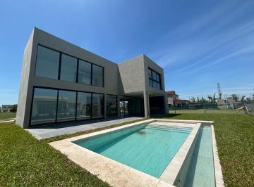 Casa · 330m² · 5 Ambientes · 4 Cocheras · Exclusiva Casa en Canning Chico
