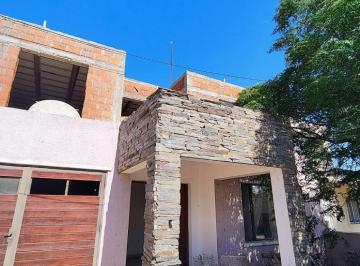 Casa de 8 ambientes, Córdoba · Venta Propiedad en Bº Privado Villa Esquiu: con P. A. a Terminar