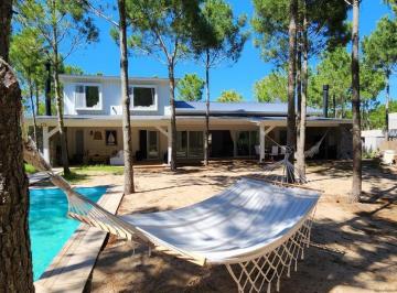 Casa · 240m² · 5 Ambientes · 1 Cochera · Casa en Alquiler en Costa Esmeralda Marítimo III