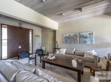 Casa · 350m² · 7 Ambientes · 1 Cochera · Casa en Alquiler - Barrio Deportivo Lote 190 de Costa Esmeralda - Lote y Medio