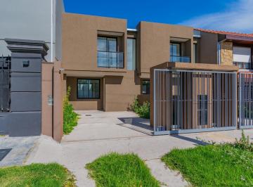 PH · 80m² · 3 Ambientes · 1 Cochera · PH en San Carlos