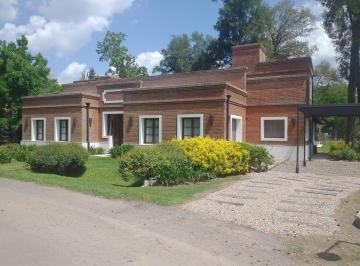 Excelente Casa Estilo Campo - 375 m² Construidos Sobre 1203 m² de Lote ...