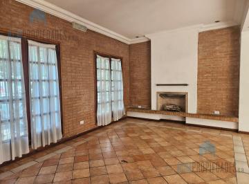 Casa · 200m² · 6 Ambientes · 1 Cochera · Venta de Casa en Coghlan
