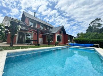 Casa · 150m² · 3 Ambientes · 2 Cocheras · Casa en Sierra de Los Padres Zona Golf de Tres Ambientes con Piscina