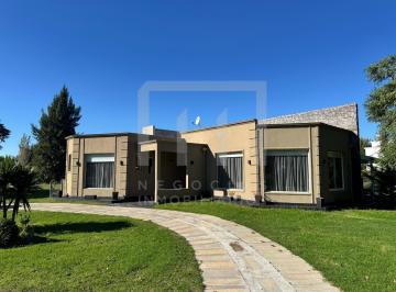 Casa · 172m² · 4 Ambientes · Casa en Venta y Alquiler San Eliseo Golf San Vicente