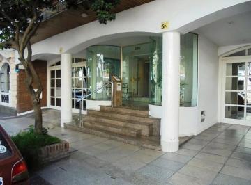 Departamento de 4 ambientes, Flores · Venta Piso con Amplio Balcón Departamento 4 Ambientes con 2 Cocheras Fijas