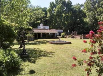 Quinta vacacional · 240m² · 7 Ambientes · 1 Cochera · Casa Quinta en Venta El Pato Sobre Lote de 7500 m². a m de Ruta 36