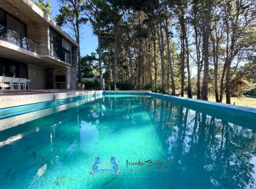 Casa de 5 ambientes, Costa Esmeralda · Venta Casa Hormigón Visto Amoblada Costa Esmeralda Piscina