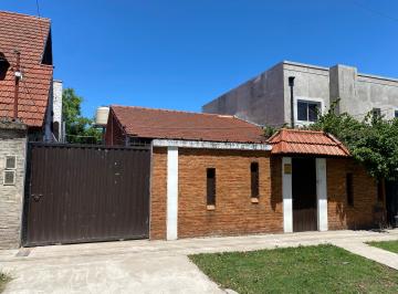 Casa de 3 ambientes, Almirante Brown · Chalet en Alquiler
