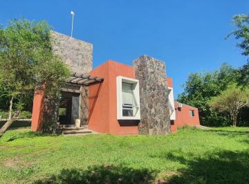 Casa · 281m² · 5 Ambientes · 1 Cochera · Se Vende Casa 3 Dorm en Corral de Barranca! Unquillo!