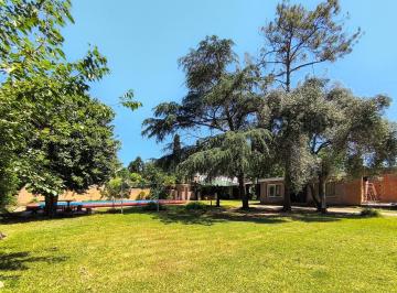 Casa · 119m² · 1 Ambiente · 1 Cochera · Terreno de 1.600 con Quincho y Casa en Construcción, Oportunidad