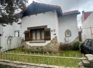 Casa · 209m² · 4 Ambientes · Chalet de Estilo en España 1100