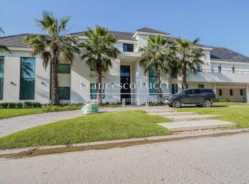 Casa · 1050m² · 7 Ambientes · 4 Cocheras · Casa en Venta Saint Thomas Oeste Canning