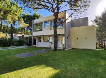 Casa · 250m² · 5 Ambientes · Casa de 4 Dorm. - Sobre La Cancha de Polo en La Herradura, Pinamar.
