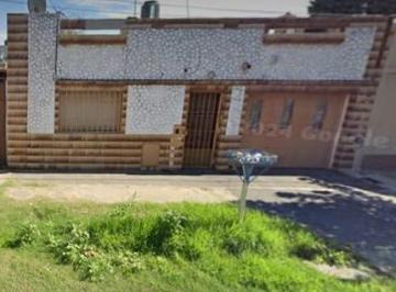 Casa de 5 ambientes, Rosario · Suipacha 5360 Casa Al Frente con Cochera