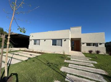 Casa · 205m² · 4 Ambientes · Casa en Alquiler Haras Santa Maria
