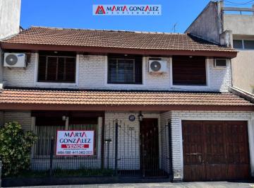 Casa · 150m² · 4 Ambientes · 1 Cochera · Zona Ward Cuatro Ambientes con Fondo Frente Al Colegio