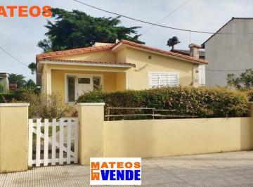 Casa de 3 ambientes, Mar del Tuyú · Chalet Independiente a 150 m del Mar 81 E/ 1 y 2