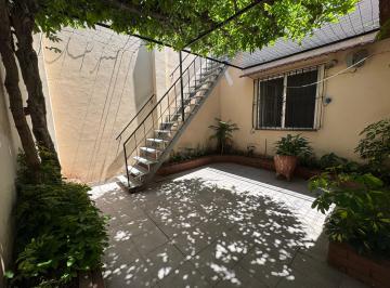 Casa de 6 ambientes, Vicente López · Hermosa Casa en Lote Propio! Apto Credito!