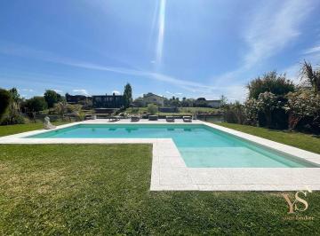 Casa · 450m² · 7 Ambientes · 2 Cocheras · Casa en Alquiler Venta, Alquiler con y Sin Muebles en Santa Clara, Villanueva