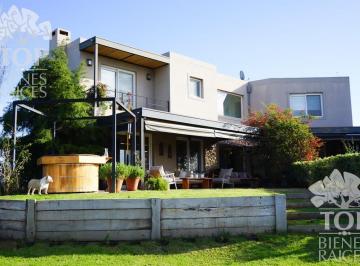 Casa · 878m² · 5 Ambientes · 2 Cocheras · Casa en Islas 5 Ambientes