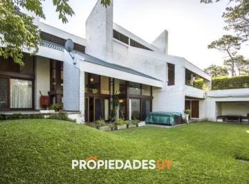 Foto1 · Excelente Casa de 4 Dorm. en Playa Mansa, Ideal Para Vivir Todo El Año