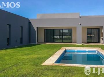 Casa · 190m² · 5 Ambientes · 2 Cocheras · Casa en Venta Sobre Lote Interno en Haras Santa Maria, Barrio Los Robles - Mb