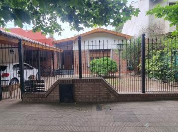 Casa · 127m² · 3 Ambientes · 3 Cocheras · En Venta en Ciudad Jardin Hermoso Chalet de 3 Ambientes 2 Baños Sobre Lote de 240 m² F: 10175