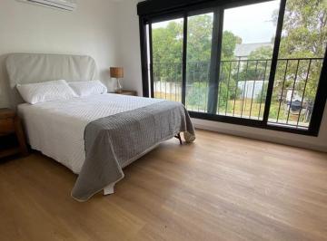 Casa · 99m² · 4 Ambientes · 1 Cochera · Vende Casa Parque Miramar 3 Dorm Complejo Cerrado