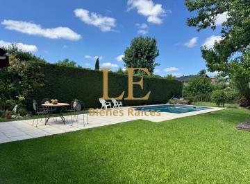 Casa · 200m² · 4 Ambientes · 4 Cocheras · Venta Casa en Aranjuez Country Club Apto Credito
