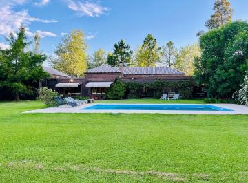Casa de 9 ambientes, Rosario · Venta